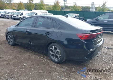 2021 Kia Forte Lxs z USA, uszkodzony, nr VIN 3KPF24AD6ME342837